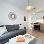 Porte De Versailles - Executive Apartment With Lift For 4