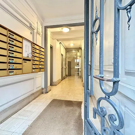 Porte De Versailles - Executive With Lift For 4 * Paris